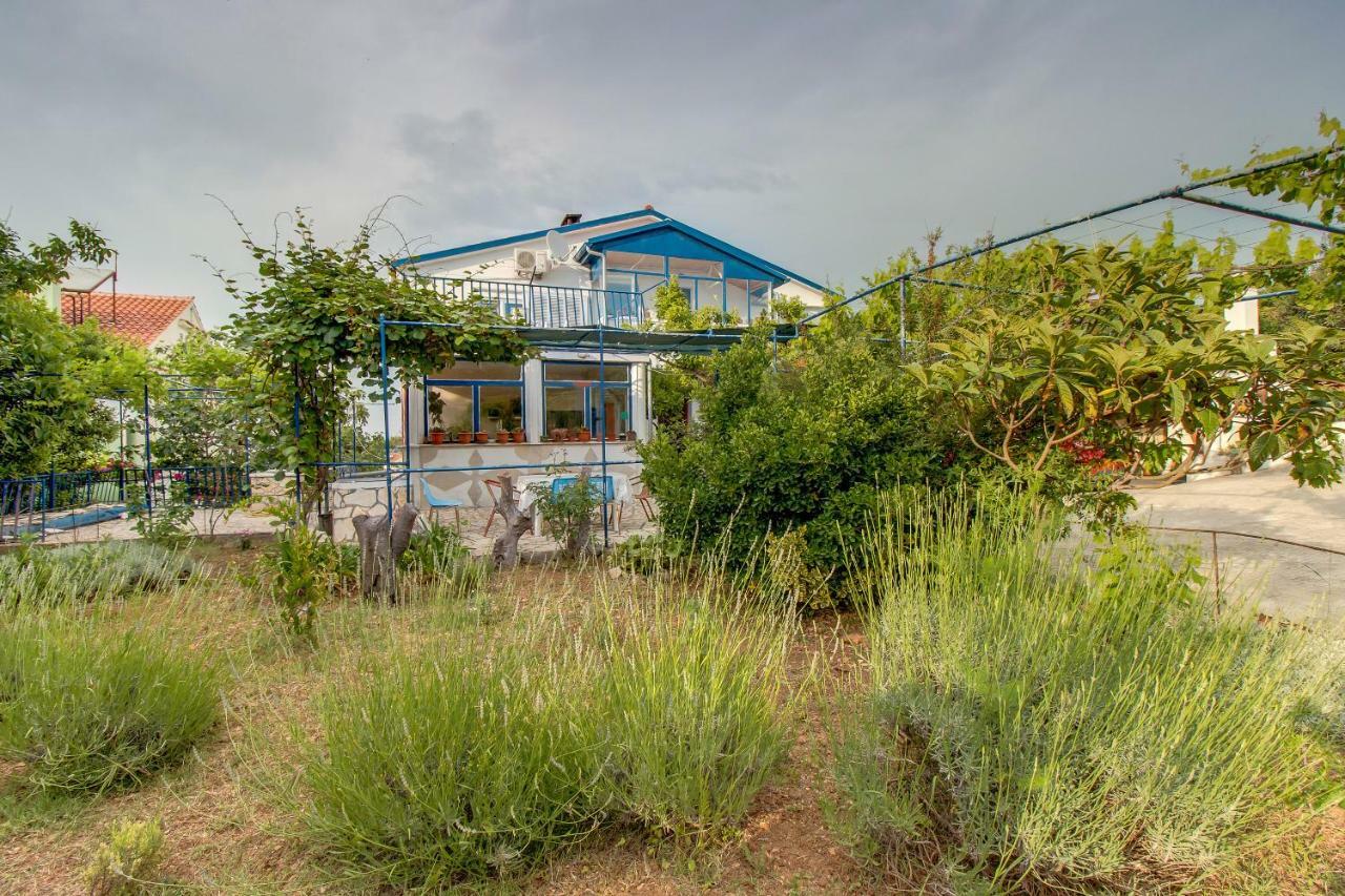 Apartma Jolanda *